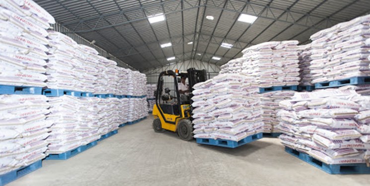 محموله‌های نهاده بدون اجازه وزارت جهاد از گمرک خارج شده و به بازار سیاه رفته است