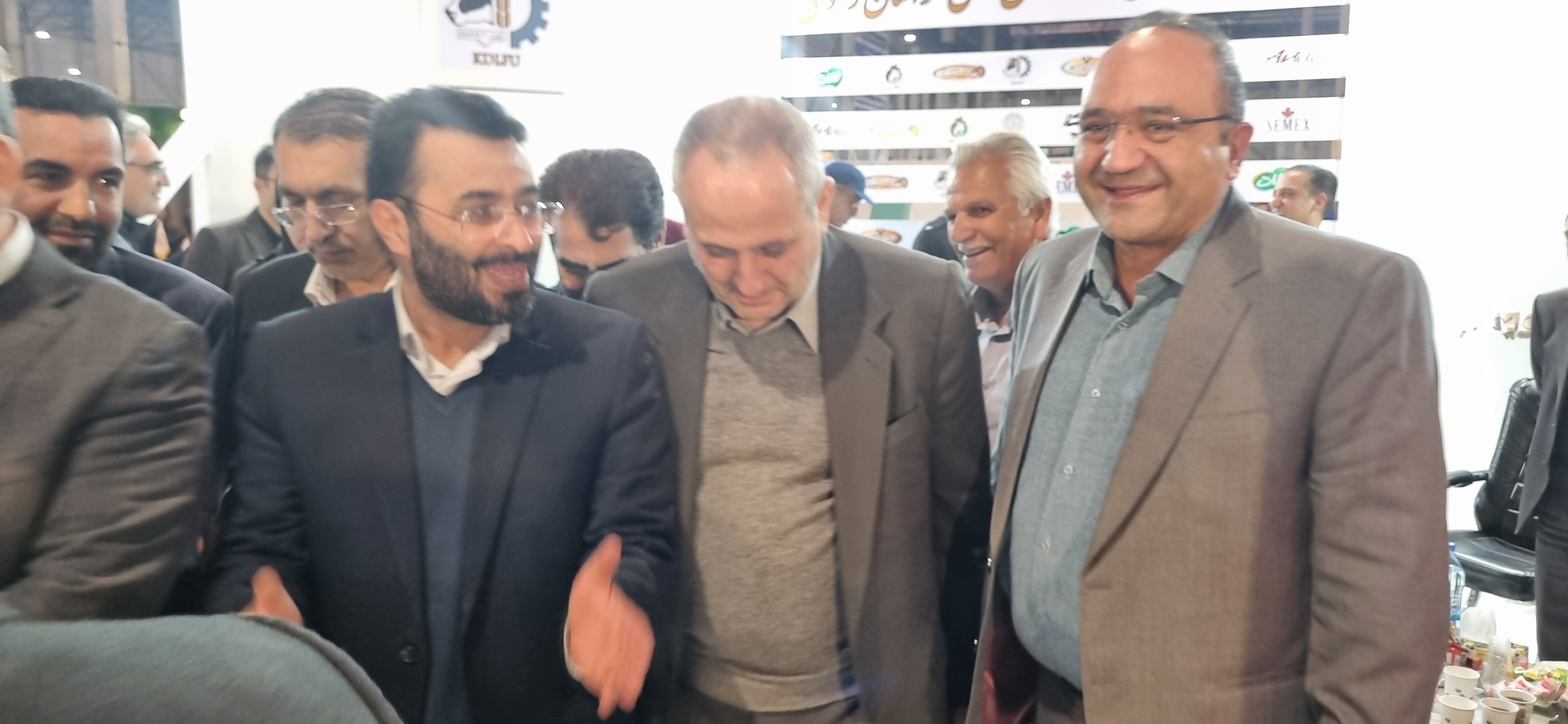 بازدید جناب آقای دکتر قنبری، رئیس سازمان جهاد کشاورزی خراسان رضوی و هیات همراه از غرفه اتحادیه گاوداران و دامداران صنعتی خراسان رضوی در هجدهمین نمایشگاه تخصصی دام، طیور، آبزیان و صنایع وابسته مشهد